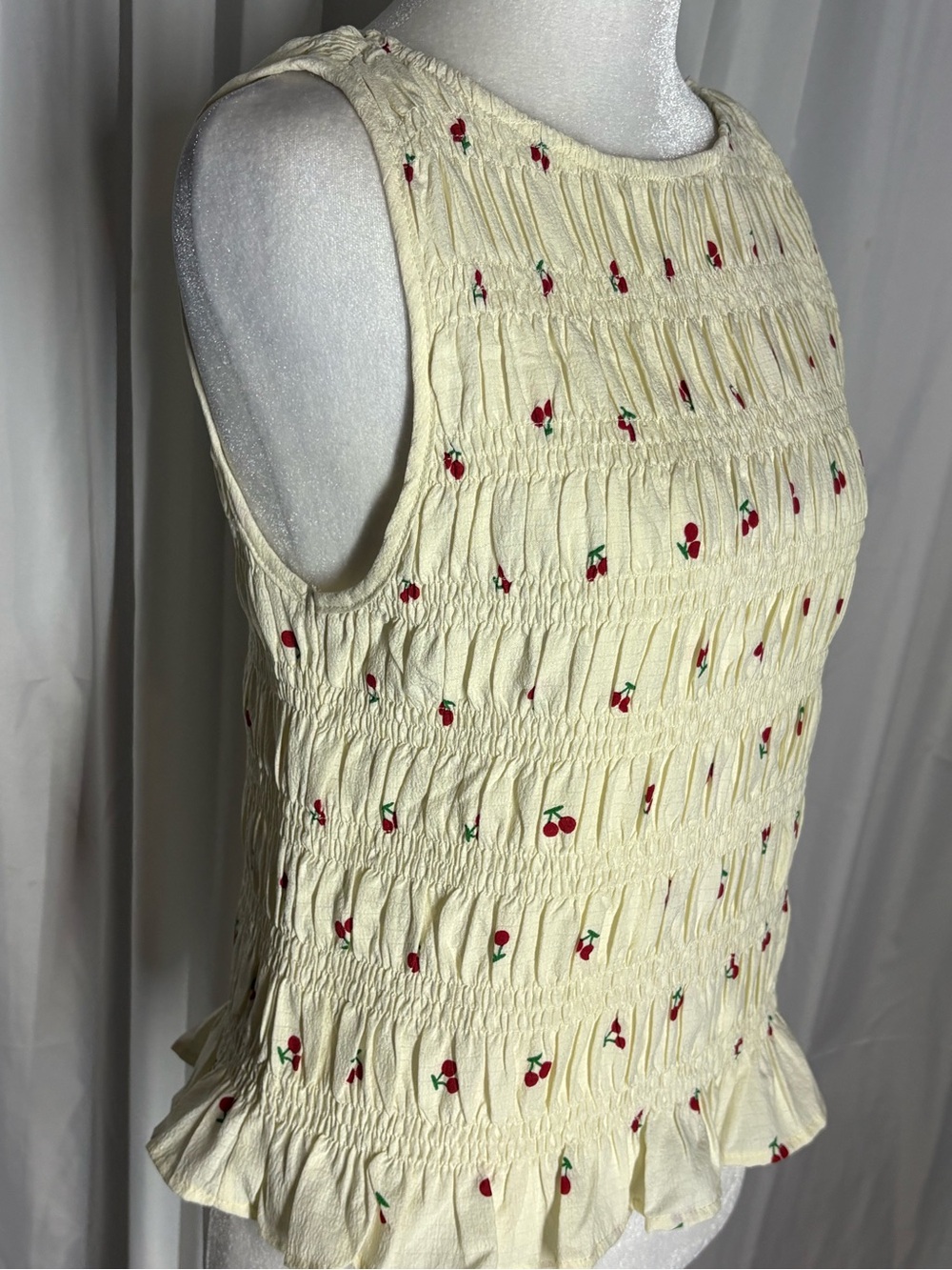 SHEIN Poeselle Cream Smocked Ruffle Sleeveless Top with Cherries Size L - Picture 6 of 7